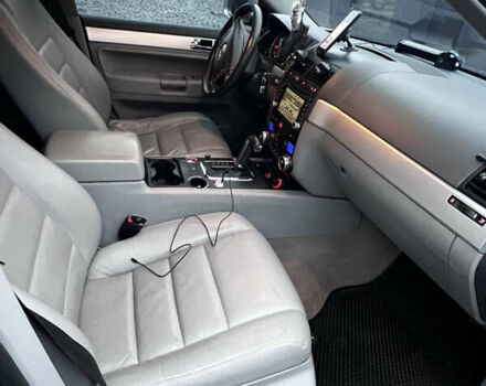 Сірий Фольксваген Туарег, об'ємом двигуна 3 л та пробігом 288 тис. км за 10700 $, фото 7 на Automoto.ua