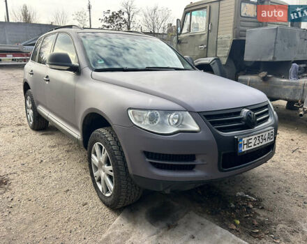 Серый Фольксваген Туарег, объемом двигателя 3 л и пробегом 296 тыс. км за 13550 $, фото 1 на Automoto.ua