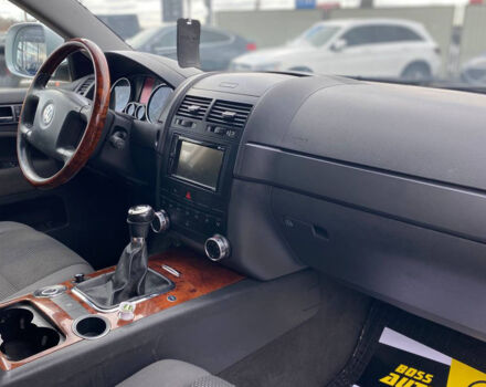 Серый Фольксваген Туарег, объемом двигателя 2.5 л и пробегом 277 тыс. км за 10500 $, фото 16 на Automoto.ua