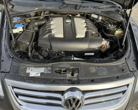 Серый Фольксваген Туарег, объемом двигателя 3 л и пробегом 157 тыс. км за 11500 $, фото 18 на Automoto.ua