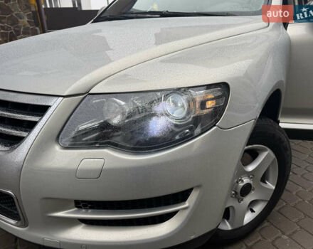 Серый Фольксваген Туарег, объемом двигателя 3 л и пробегом 369 тыс. км за 12500 $, фото 7 на Automoto.ua