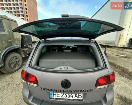 Серый Фольксваген Туарег, объемом двигателя 3 л и пробегом 296 тыс. км за 13550 $, фото 25 на Automoto.ua