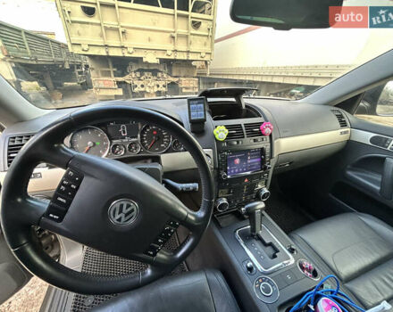 Серый Фольксваген Туарег, объемом двигателя 3 л и пробегом 296 тыс. км за 13550 $, фото 24 на Automoto.ua