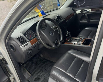 Серый Фольксваген Туарег, объемом двигателя 3 л и пробегом 369 тыс. км за 12500 $, фото 13 на Automoto.ua