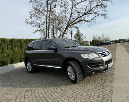 Серый Фольксваген Туарег, объемом двигателя 3 л и пробегом 157 тыс. км за 11500 $, фото 2 на Automoto.ua