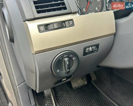 Серый Фольксваген Туарег, объемом двигателя 3 л и пробегом 296 тыс. км за 13550 $, фото 9 на Automoto.ua