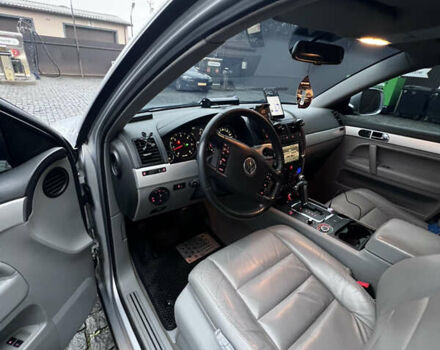 Сірий Фольксваген Туарег, об'ємом двигуна 3 л та пробігом 288 тис. км за 10700 $, фото 13 на Automoto.ua