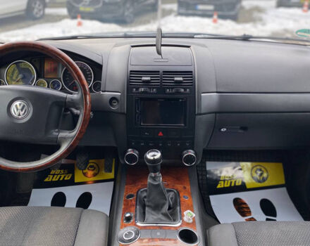 Серый Фольксваген Туарег, объемом двигателя 2.5 л и пробегом 277 тыс. км за 10500 $, фото 12 на Automoto.ua