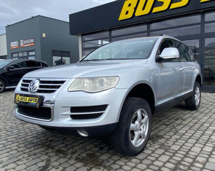 Серый Фольксваген Туарег, объемом двигателя 2.5 л и пробегом 277 тыс. км за 10500 $, фото 2 на Automoto.ua