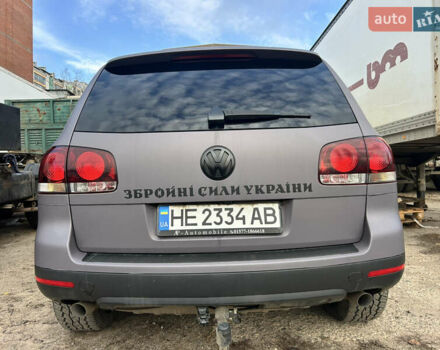 Серый Фольксваген Туарег, объемом двигателя 3 л и пробегом 296 тыс. км за 13550 $, фото 4 на Automoto.ua