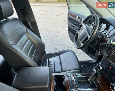 Серый Фольксваген Туарег, объемом двигателя 3 л и пробегом 260 тыс. км за 6599 $, фото 8 на Automoto.ua