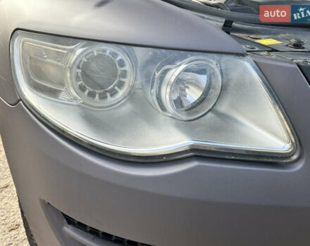 Серый Фольксваген Туарег, объемом двигателя 3 л и пробегом 296 тыс. км за 13550 $, фото 31 на Automoto.ua