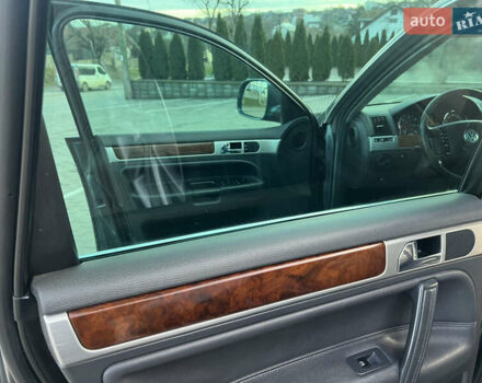 Серый Фольксваген Туарег, объемом двигателя 3 л и пробегом 260 тыс. км за 6599 $, фото 14 на Automoto.ua