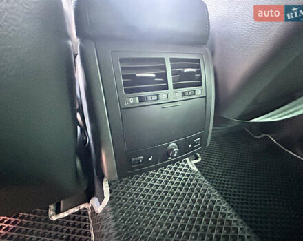 Серый Фольксваген Туарег, объемом двигателя 3 л и пробегом 296 тыс. км за 13550 $, фото 17 на Automoto.ua