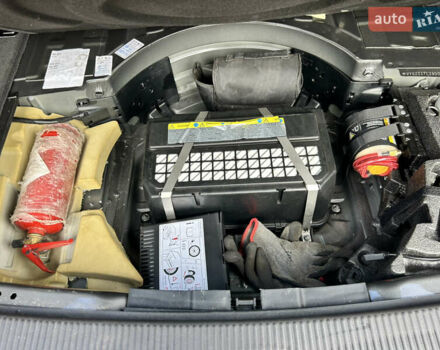 Серый Фольксваген Туарег, объемом двигателя 3 л и пробегом 296 тыс. км за 13550 $, фото 27 на Automoto.ua