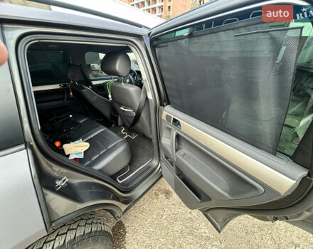 Серый Фольксваген Туарег, объемом двигателя 3 л и пробегом 296 тыс. км за 13550 $, фото 18 на Automoto.ua