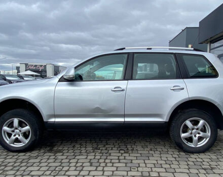 Серый Фольксваген Туарег, объемом двигателя 2.5 л и пробегом 277 тыс. км за 10500 $, фото 3 на Automoto.ua