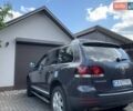 Серый Фольксваген Туарег, объемом двигателя 3 л и пробегом 390 тыс. км за 11200 $, фото 1 на Automoto.ua