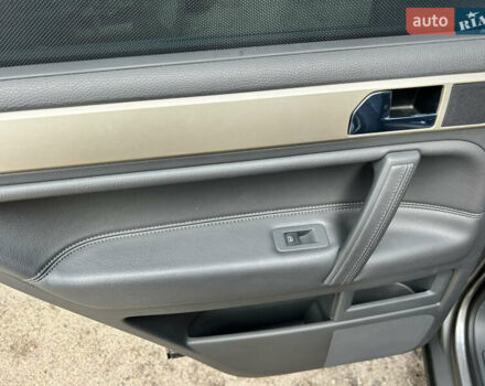 Серый Фольксваген Туарег, объемом двигателя 3 л и пробегом 296 тыс. км за 13550 $, фото 15 на Automoto.ua