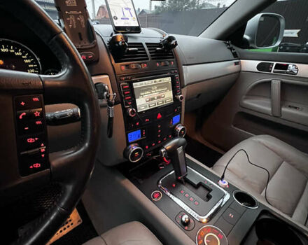 Сірий Фольксваген Туарег, об'ємом двигуна 3 л та пробігом 288 тис. км за 10700 $, фото 8 на Automoto.ua