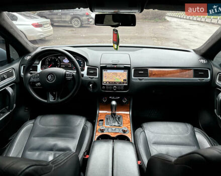 Сірий Фольксваген Туарег, об'ємом двигуна 2.97 л та пробігом 318 тис. км за 17600 $, фото 17 на Automoto.ua