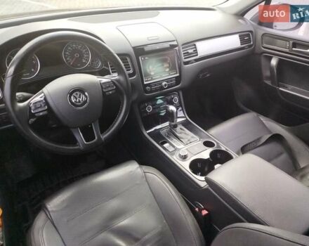 Сірий Фольксваген Туарег, об'ємом двигуна 3 л та пробігом 250 тис. км за 14500 $, фото 3 на Automoto.ua