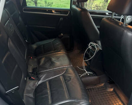 Серый Фольксваген Туарег, объемом двигателя 2.97 л и пробегом 360 тыс. км за 15300 $, фото 22 на Automoto.ua