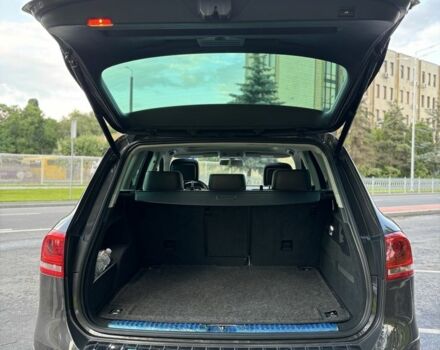 Сірий Фольксваген Туарег, об'ємом двигуна 3 л та пробігом 222 тис. км за 17000 $, фото 11 на Automoto.ua