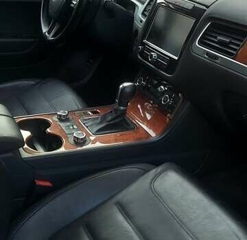 Серый Фольксваген Туарег, объемом двигателя 3.6 л и пробегом 300 тыс. км за 13500 $, фото 5 на Automoto.ua