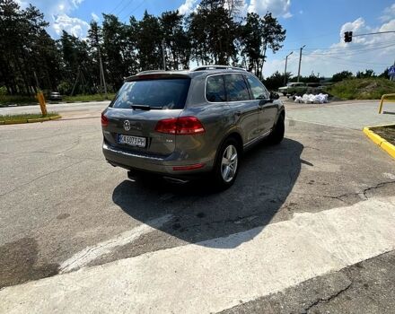 Серый Фольксваген Туарег, объемом двигателя 3 л и пробегом 239 тыс. км за 20000 $, фото 2 на Automoto.ua