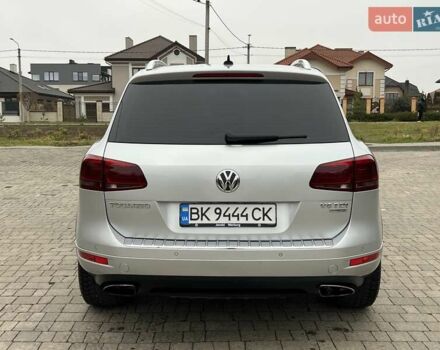 Серый Фольксваген Туарег, объемом двигателя 3 л и пробегом 298 тыс. км за 15500 $, фото 13 на Automoto.ua