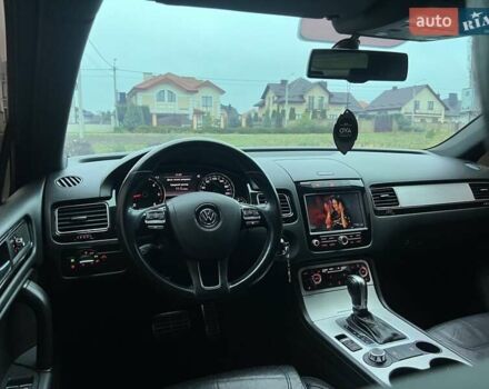 Серый Фольксваген Туарег, объемом двигателя 3 л и пробегом 298 тыс. км за 15500 $, фото 16 на Automoto.ua