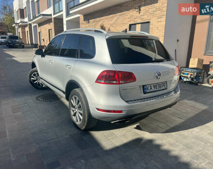 Серый Фольксваген Туарег, объемом двигателя 2.97 л и пробегом 299 тыс. км за 15500 $, фото 4 на Automoto.ua