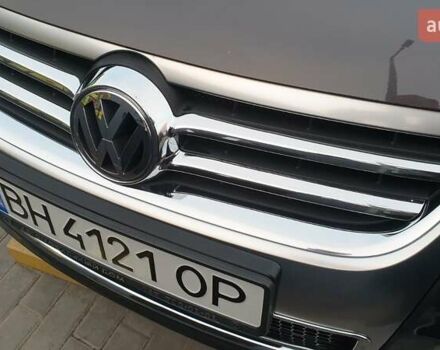 Серый Фольксваген Туарег, объемом двигателя 3 л и пробегом 225 тыс. км за 16900 $, фото 5 на Automoto.ua