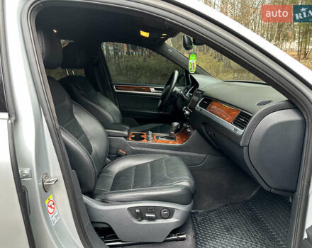 Сірий Фольксваген Туарег, об'ємом двигуна 2.97 л та пробігом 318 тис. км за 17600 $, фото 19 на Automoto.ua