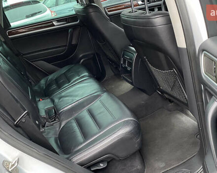 Серый Фольксваген Туарег, объемом двигателя 2.97 л и пробегом 311 тыс. км за 17300 $, фото 60 на Automoto.ua