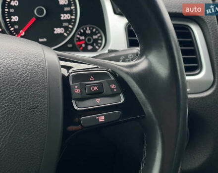 Серый Фольксваген Туарег, объемом двигателя 2.97 л и пробегом 311 тыс. км за 17300 $, фото 99 на Automoto.ua