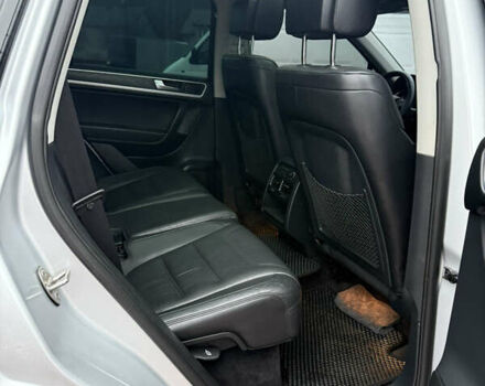 Серый Фольксваген Туарег, объемом двигателя 2.97 л и пробегом 210 тыс. км за 17499 $, фото 23 на Automoto.ua