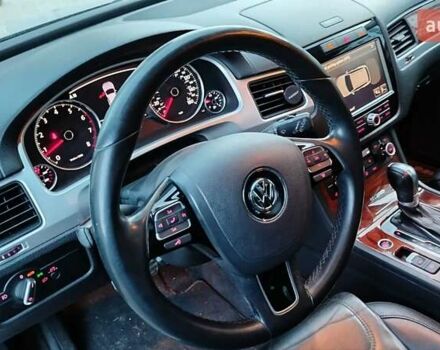 Серый Фольксваген Туарег, объемом двигателя 3 л и пробегом 259 тыс. км за 17000 $, фото 16 на Automoto.ua