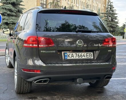 Сірий Фольксваген Туарег, об'ємом двигуна 3 л та пробігом 222 тис. км за 17000 $, фото 4 на Automoto.ua