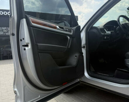 Сірий Фольксваген Туарег, об'ємом двигуна 2.97 л та пробігом 260 тис. км за 17999 $, фото 40 на Automoto.ua