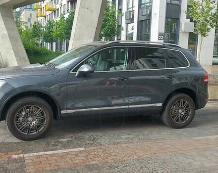 Серый Фольксваген Туарег, объемом двигателя 3.6 л и пробегом 300 тыс. км за 13500 $, фото 1 на Automoto.ua