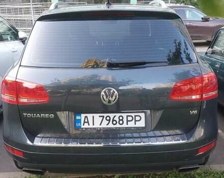 Серый Фольксваген Туарег, объемом двигателя 3.6 л и пробегом 300 тыс. км за 13500 $, фото 2 на Automoto.ua