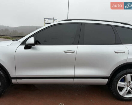 Серый Фольксваген Туарег, объемом двигателя 2.97 л и пробегом 210 тыс. км за 17499 $, фото 3 на Automoto.ua