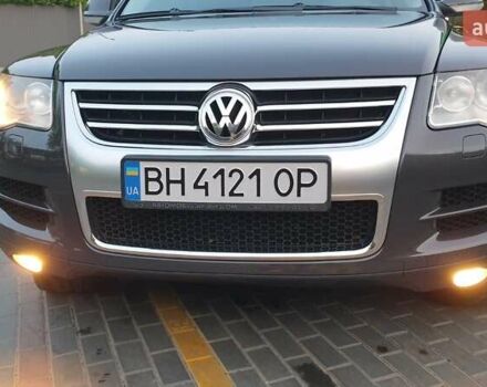 Серый Фольксваген Туарег, объемом двигателя 3 л и пробегом 225 тыс. км за 16900 $, фото 1 на Automoto.ua