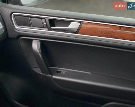 Серый Фольксваген Туарег, объемом двигателя 2.97 л и пробегом 311 тыс. км за 17300 $, фото 83 на Automoto.ua