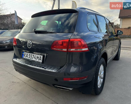 Сірий Фольксваген Туарег, об'ємом двигуна 3 л та пробігом 218 тис. км за 15700 $, фото 2 на Automoto.ua