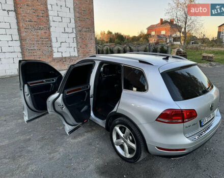 Фольксваген Туарег 2010 в Хмельницком на Automoto.ua Серый Фольксваген Туарег, объемом двигателя 2.97 л и пробегом 317 тыс. км за 15500 $, фото 36 на Automoto.ua