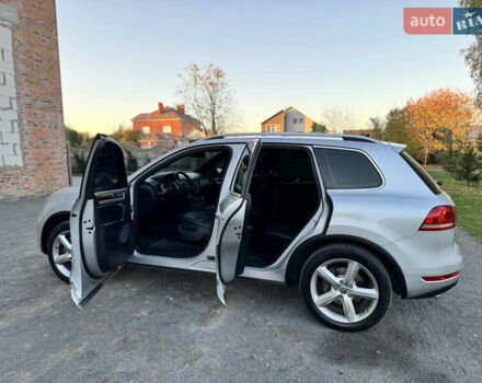 Фольксваген Туарег 2010 в Хмельницком на Automoto.ua Серый Фольксваген Туарег, объемом двигателя 2.97 л и пробегом 317 тыс. км за 15500 $, фото 58 на Automoto.ua