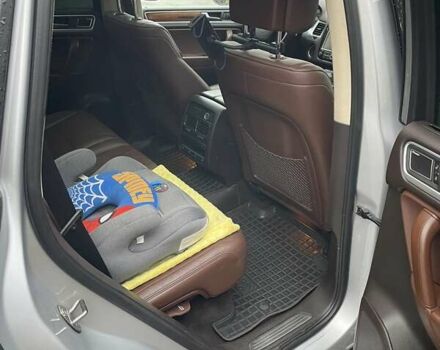 Сірий Фольксваген Туарег, об'ємом двигуна 2.97 л та пробігом 288 тис. км за 17900 $, фото 9 на Automoto.ua